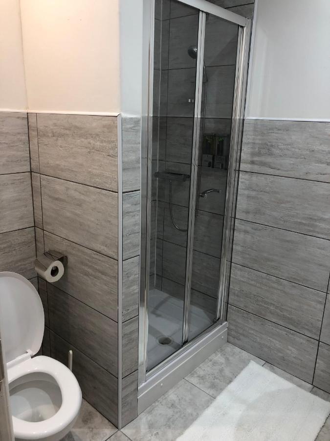The Broadway Hotel - London Heathrow Саутхолл Экстерьер фото