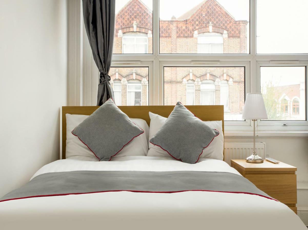 The Broadway Hotel - London Heathrow Саутхолл Экстерьер фото