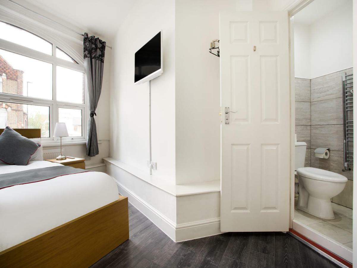 The Broadway Hotel - London Heathrow Саутхолл Экстерьер фото