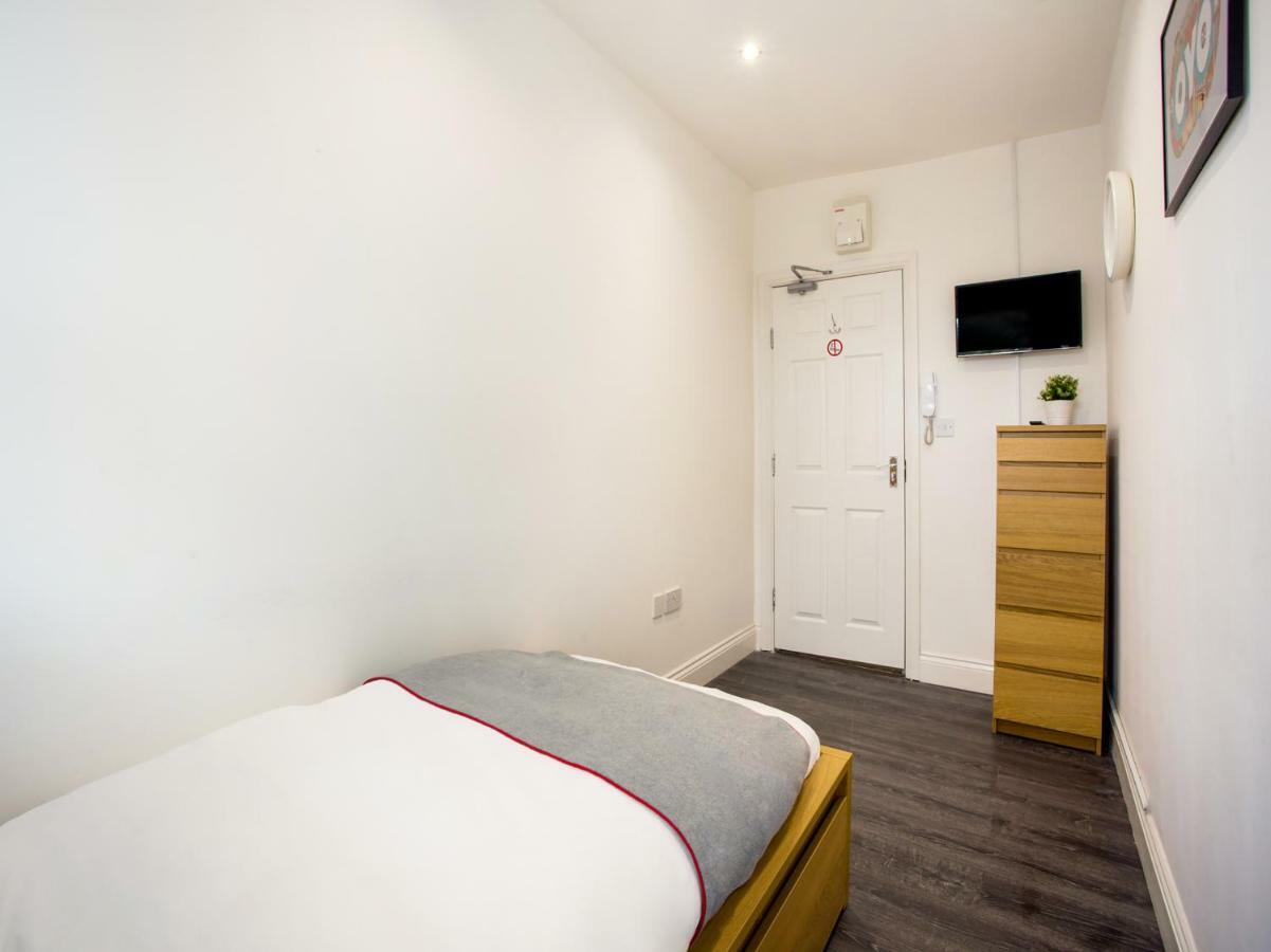 The Broadway Hotel - London Heathrow Саутхолл Экстерьер фото