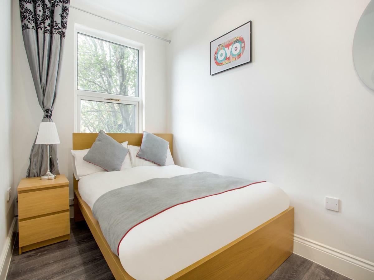 The Broadway Hotel - London Heathrow Саутхолл Экстерьер фото
